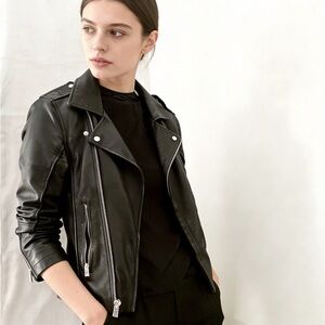 🤍HP🤍 Zara Asymmetrical Moto Jacket. Genuine Leather. Size S/M